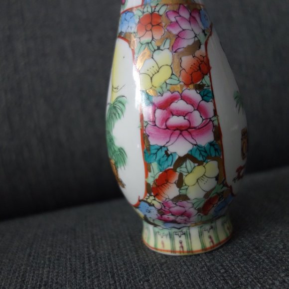 Small 6.5 Inch High Hourglass Shaped Ceramic Flower Vase - Picture 4 of 16